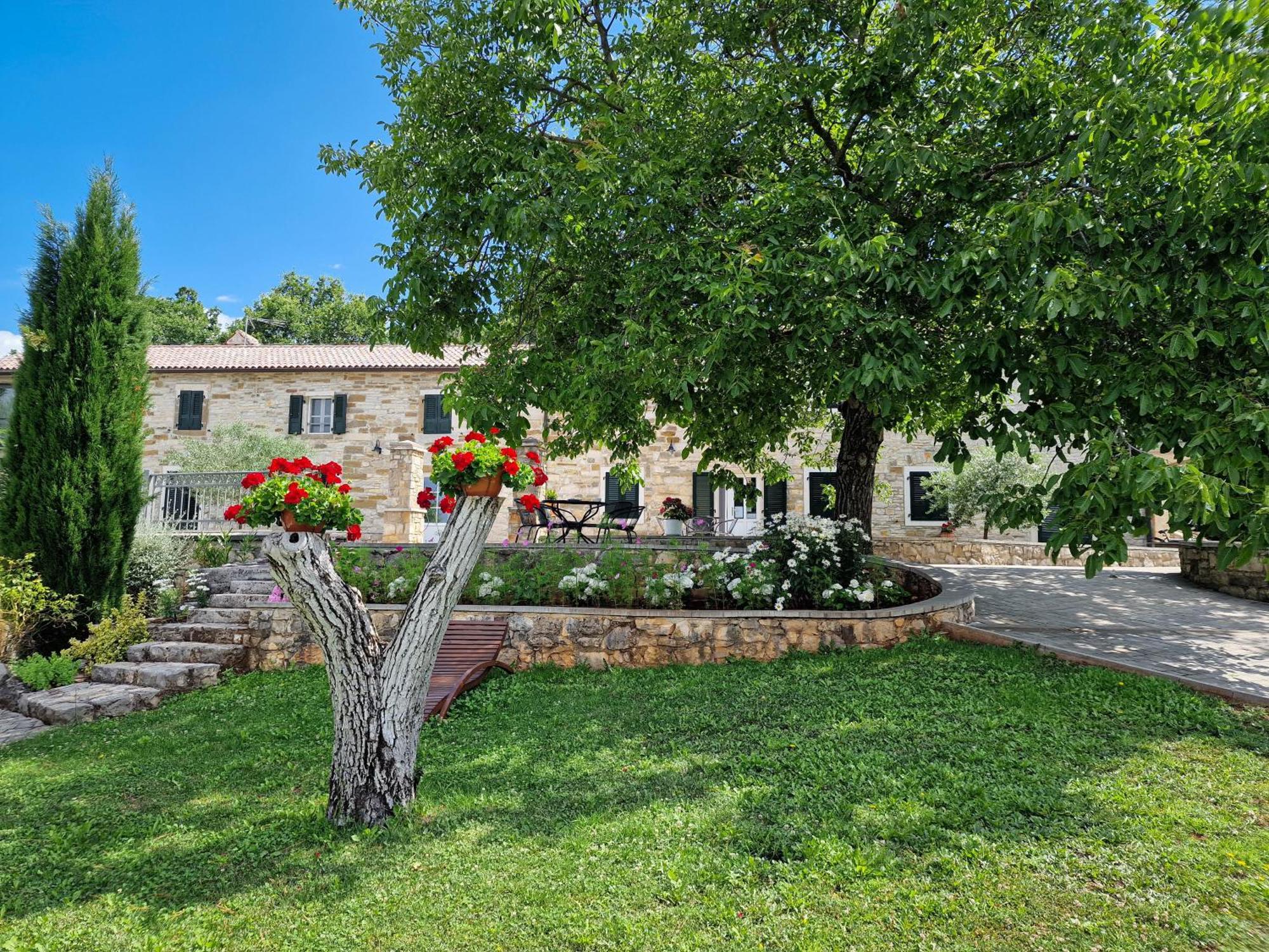 Oprtalj Stancija Ruseti Bed & Breakfast エクステリア 写真